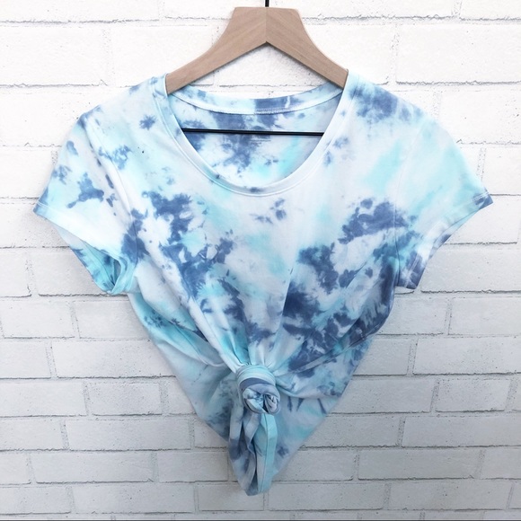 NWOT- TIE DYE Blue and White Short Sleeve Shirt - Picture 2 of 7